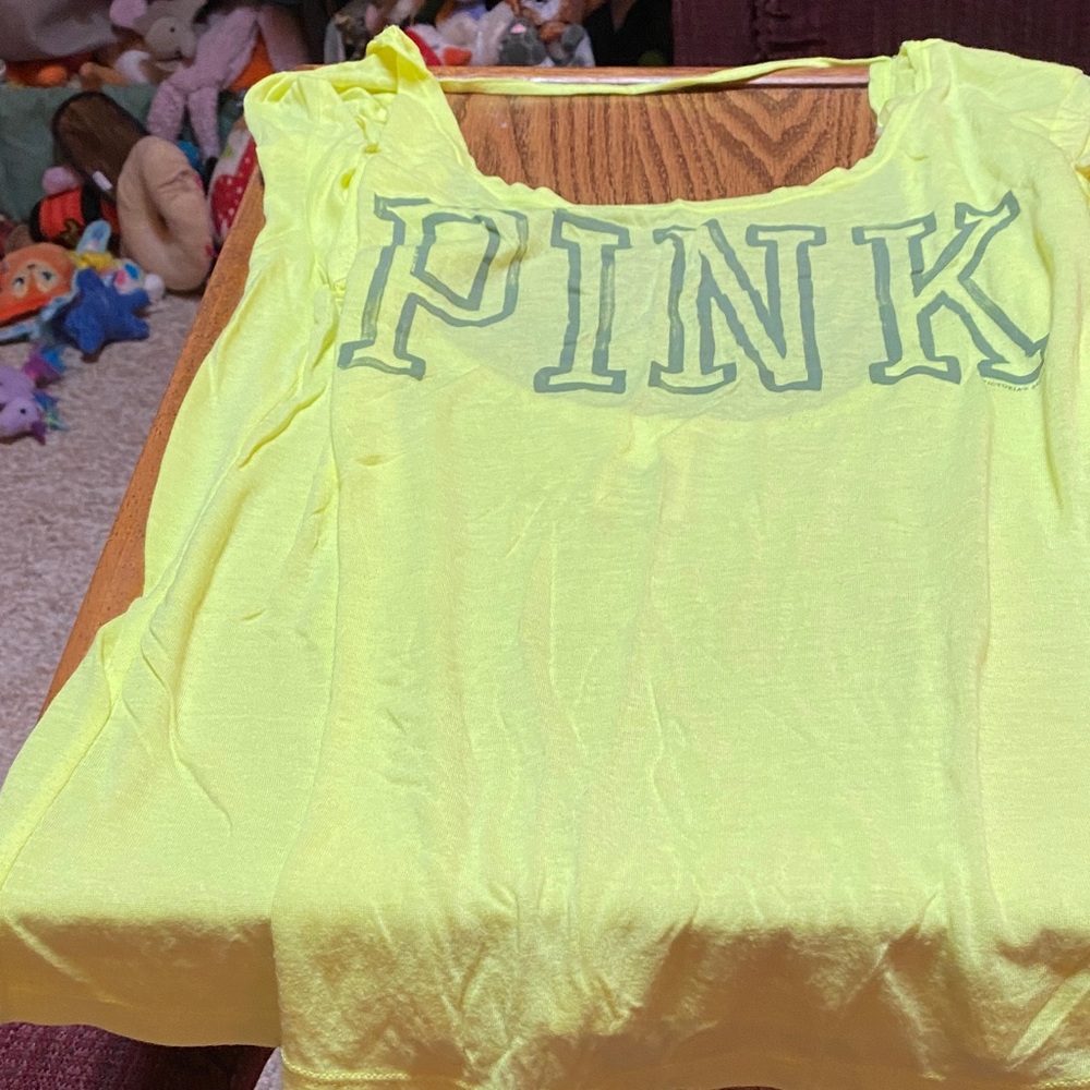 Vibrant Yellow XS junior VS pink top